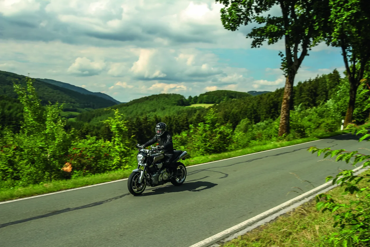 Fahrt durch die Wiesen des Sauerlands Fahrt durch die Wiesen des Sauerlands